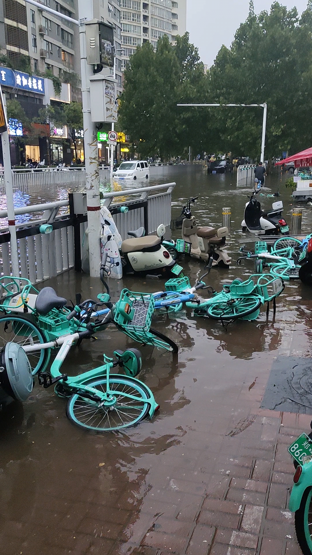 郑州还在下雨吗(郑州还下雨吗现在2021)