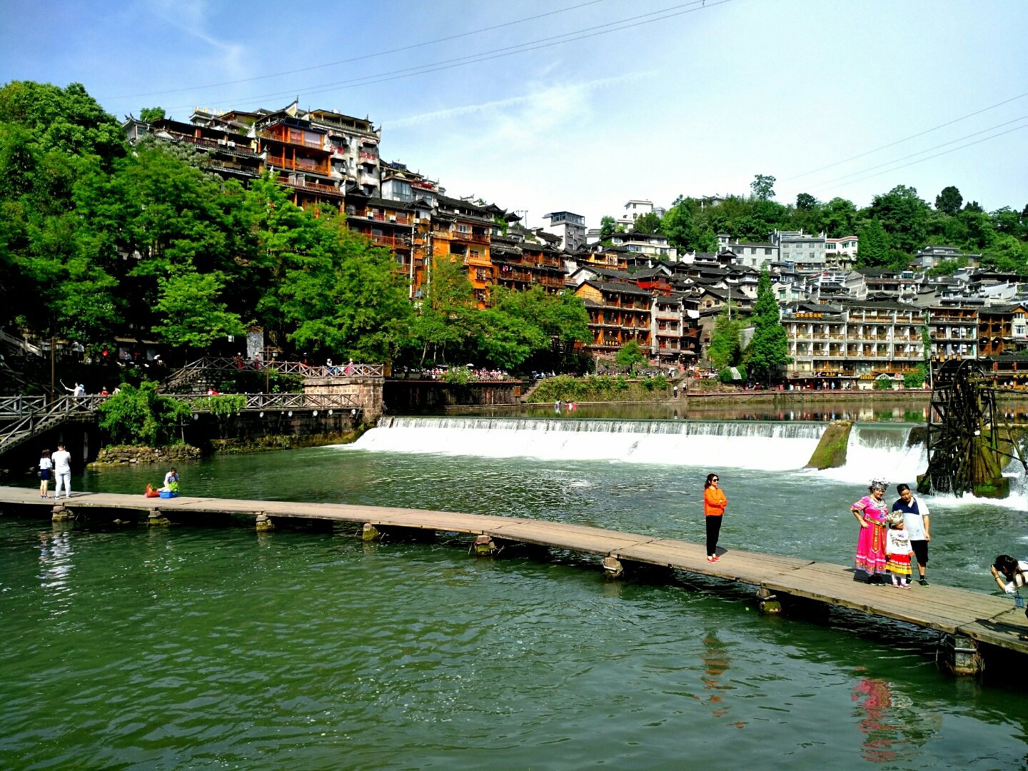 湖南凤凰古城天气预报(湖南凤凰古城天气预报30天)