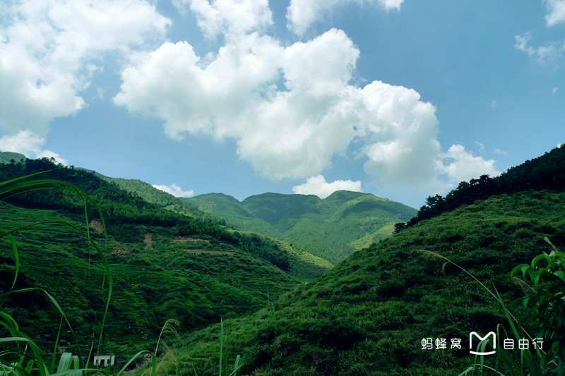 东溪大峡谷(猜一猜字谜,不上不下)