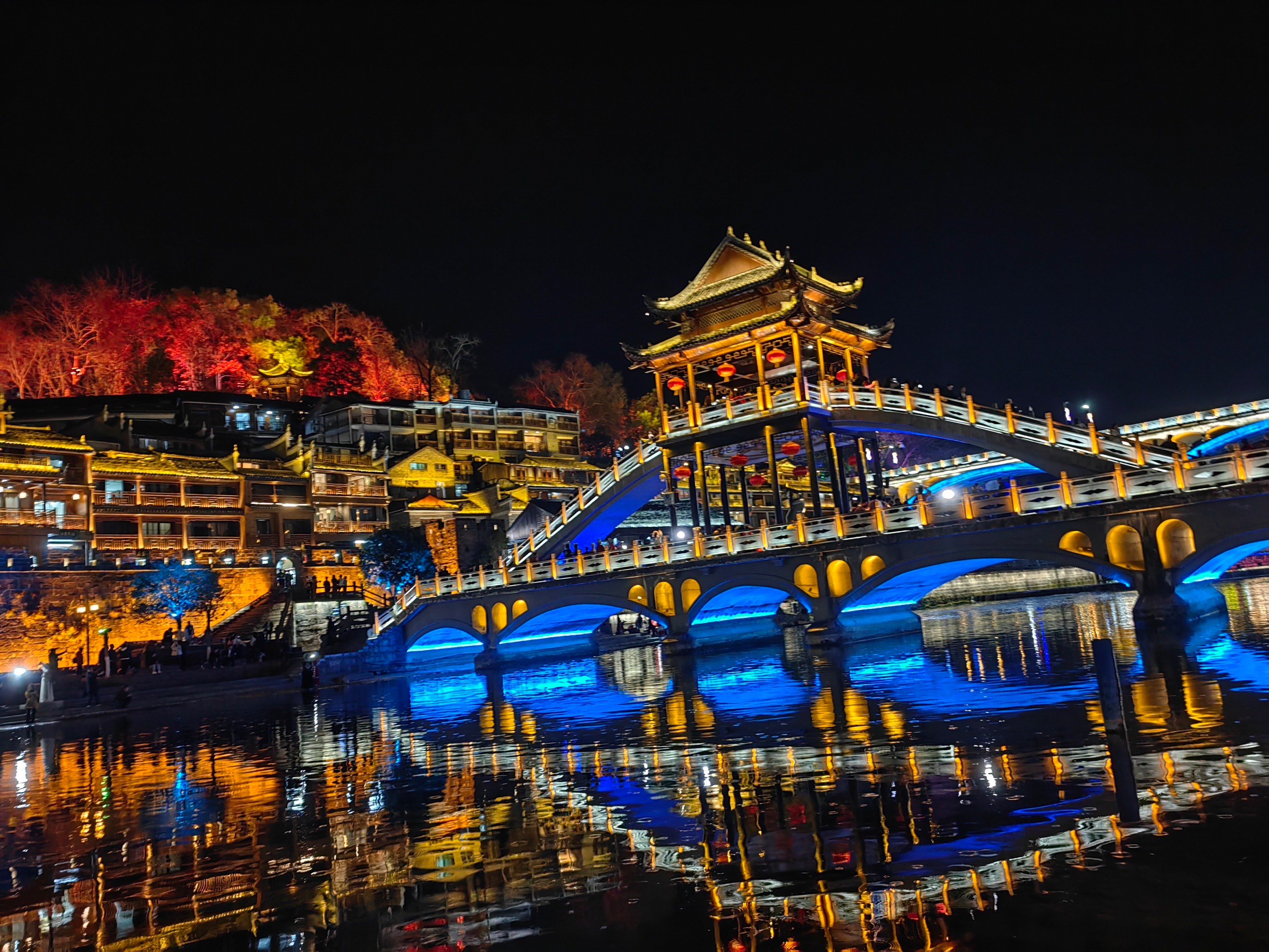 凤凰古城天气(凤凰古城天气预报15天准确一览表图片)