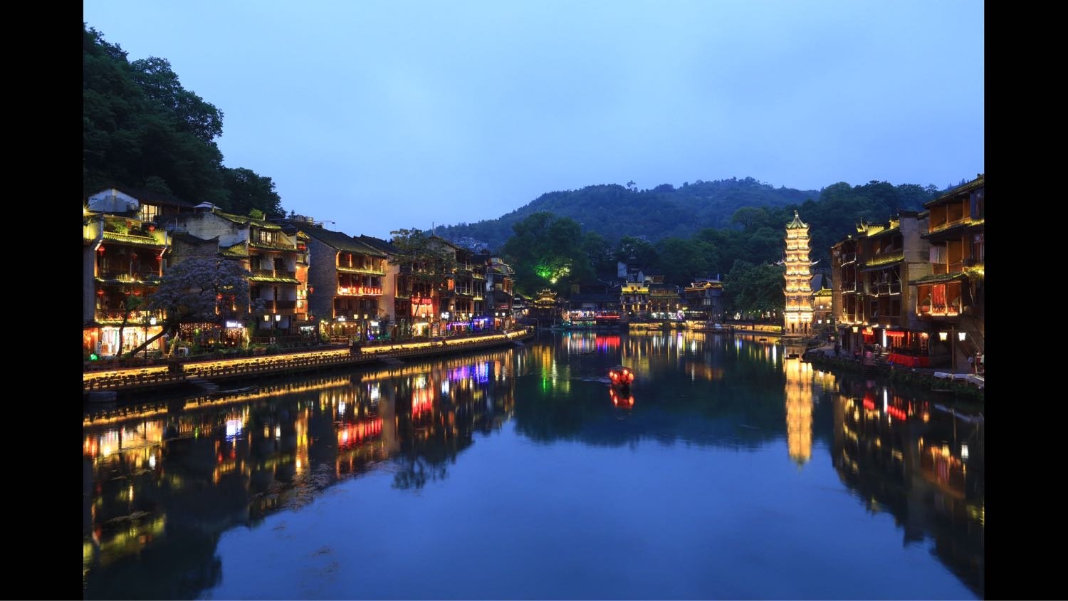 凤凰古城天气预报(凤凰古城天气预报30天气报旅游)